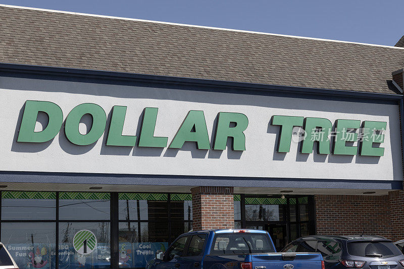 一元树折扣店。Dollar Tree提供各种各样的产品，价格为1美元25美分。